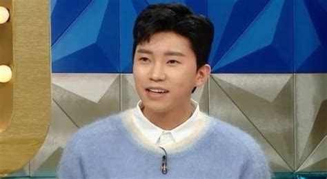 이어 각종 온라인 커뮤니티에 임영웅이 부산 '미스터 트롯' 콘서트 당시 실내에서 흡연한 과거 영상과 사진이. 임영웅, 짠한 과거 고백 "돈 없어서 병원도 못가" | SBS연예뉴스