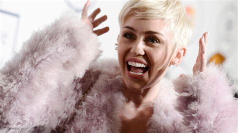 Miley Cyrus Poses Topless In The Desert Because Of Course Huffpost Null