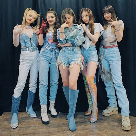 Itzy On Twitter Itzy Fashion Kpop Outfits