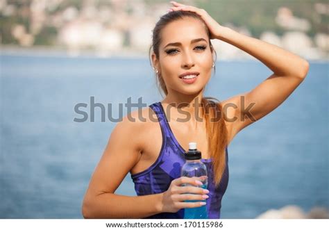 Fitness Beautiful Woman Drinking Water Sweating Stock Photo 170115986