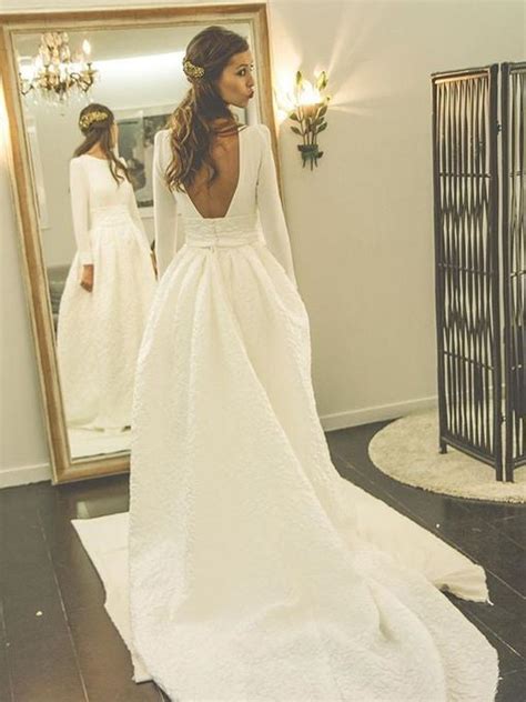 White Round Neck Long Sleeves Backless Wedding Dresses Lace Bride Gown