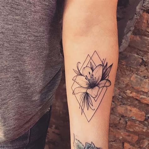 43 Pretty Lily Tattoo Ideas For Women Stayglam