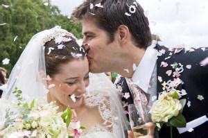 Dieses beliebte spiel wird gerne an hochzeiten gemacht. Lustige Hochzeitsspiele | markt.de