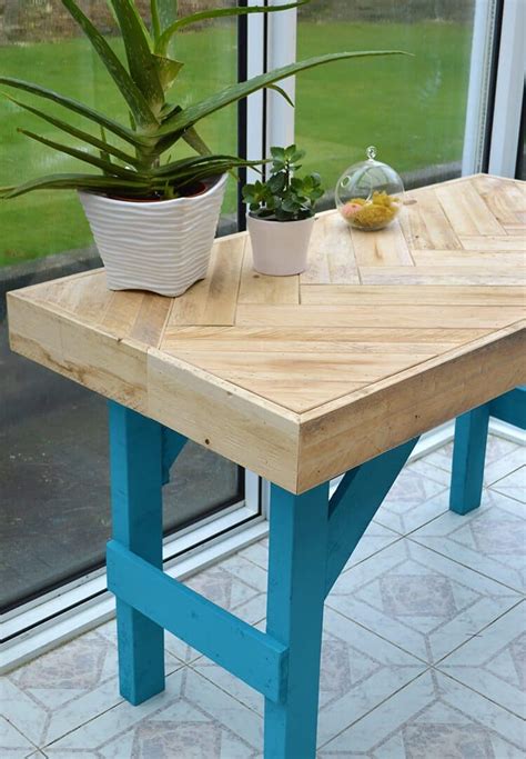 Diy Wooden Table Made With Pallet Wood Lovely Greens