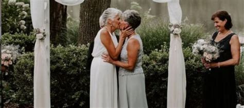 La Boda De Dos Lesbianas Mayores Que Se Hace Viral M Rales