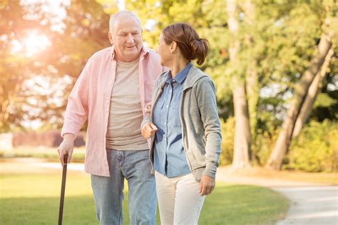 ¿cuándo Buscar Un Cuidador Para Un Adulto Mayor Homewatch Caregivers