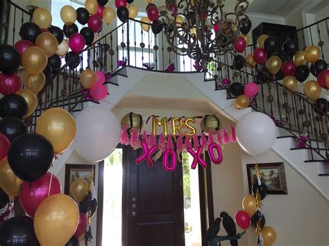 4.7 / 5 1790 kişi puan verdi. Pink, gold & black entrance way with large "MRS" and "XOXO" balloons. | MOMS PARTY | Pinterest ...