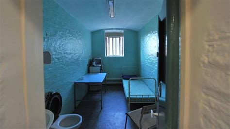 Wormwood Scrubs Jail Is Rat Infested And Overcrowded Bbc News