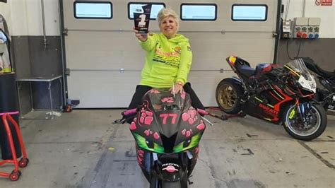 Plano Deportivo Fallece Simona Castelli Piloto De Motociclismo Tras Accidente De Carretera