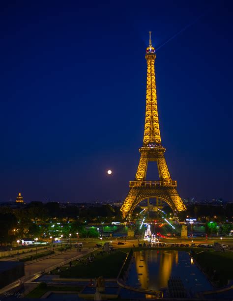 Foto La Luna Y La Torre Eiffel Comprar Fotografías Online Fotoplaneta