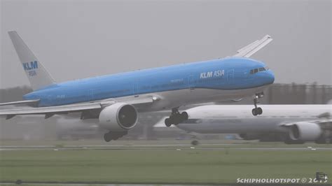 Boeing 777 300er Klm Asia Landing In A Storm