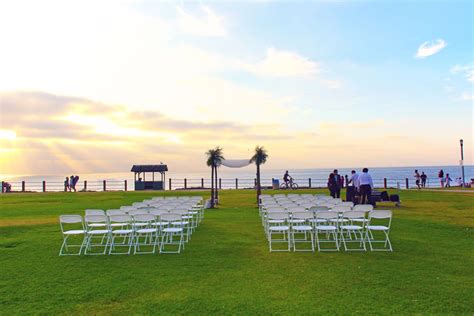 Plan your beachside wedding at the catamaran. Your Guide To San Diego Beach Weddings