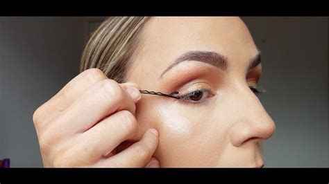 Doing Your Eyeliner With A Bobby Pin Eyeliner Hack Tested Youtube