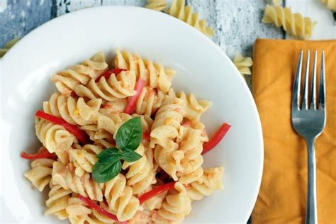 Fusilli With Roasted Red Pepper Pesto Easy Italian Recipes Pasta