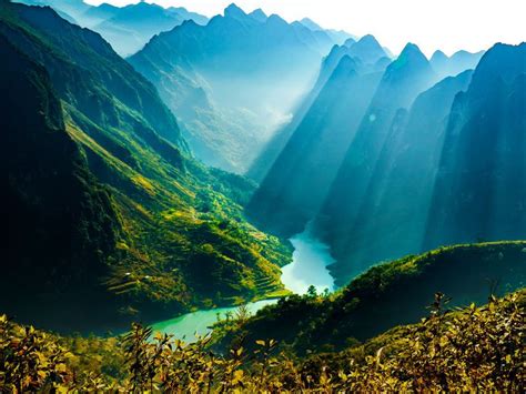 Sailing Across The Nho Que River To See The Beauty Of Ha Giang Ha