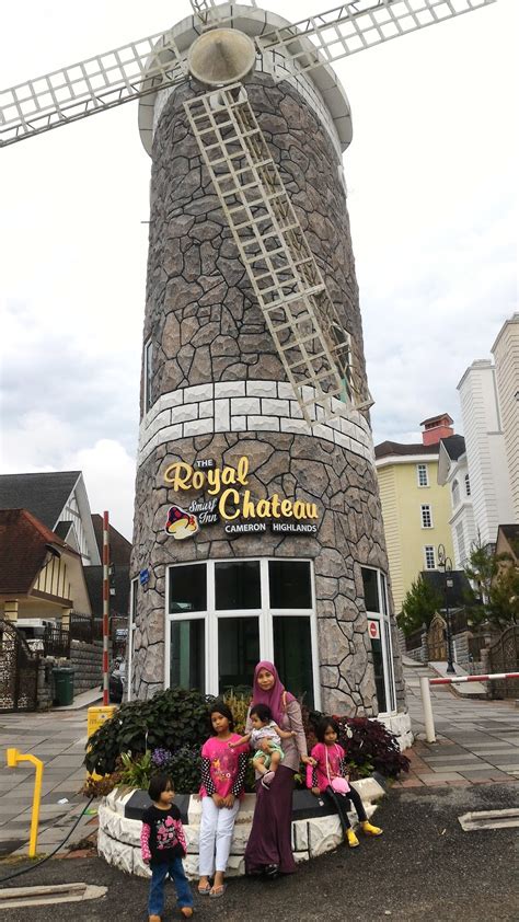 Come paid a visit to the biggest windmill in cameron highlands!! budak bakong: Smurf Inn Cameron Highlands 2016