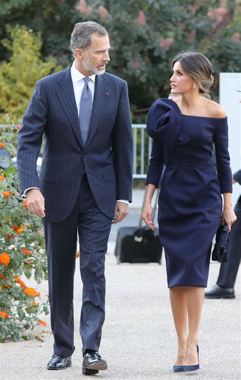 Los reyes de españa recordaron el legado de servicio y dedicación al reino unido del príncipe felipe, en un en estos momentos dolorosos, queremos trasladaros nuestras más sentidas condolencias en nombre del gobierno y del pueblo español, escribieron felipe vi y letizia, según el. La Reina Letizia rescata su DelPozo y deslumbra en París