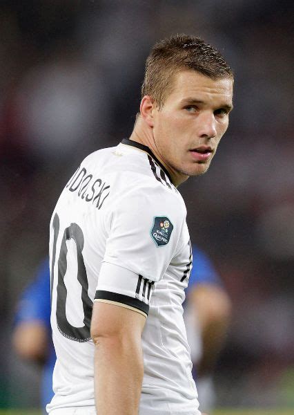On the occasion of the match against 1. Lukas Podolski Hairstyles - Celebrity Hairstyles | Fútbol, Deportes, Atleta