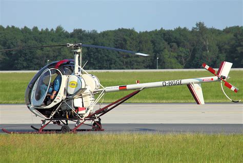 Technical data the schweizer model 300c helicopter is known the world over as the finest and most versatile piston engine helicopter. Schweizer 300 Hubschrauber
