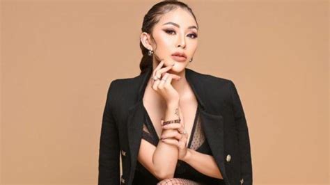 Klaim Jadi Model Seksi Paling Mahal Di Indonesia Amellia Putri Anggap Hujatan Sebagai Motivasi
