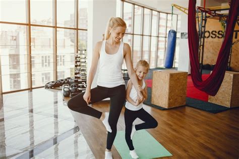 Free Photo Mother With Daughter In A Gym