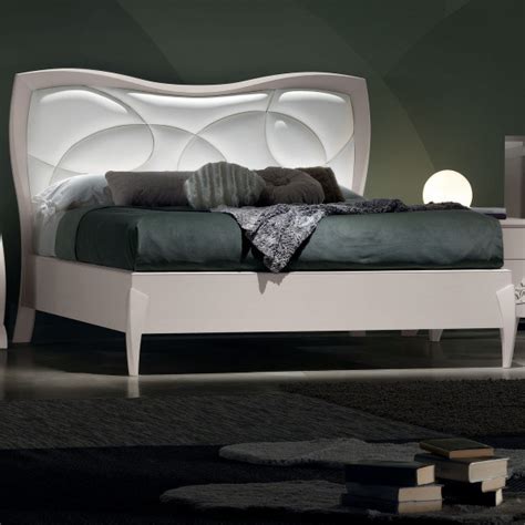 Maybe you would like to learn more about one of these? Letto matrimoniale sagomato con imbottitura