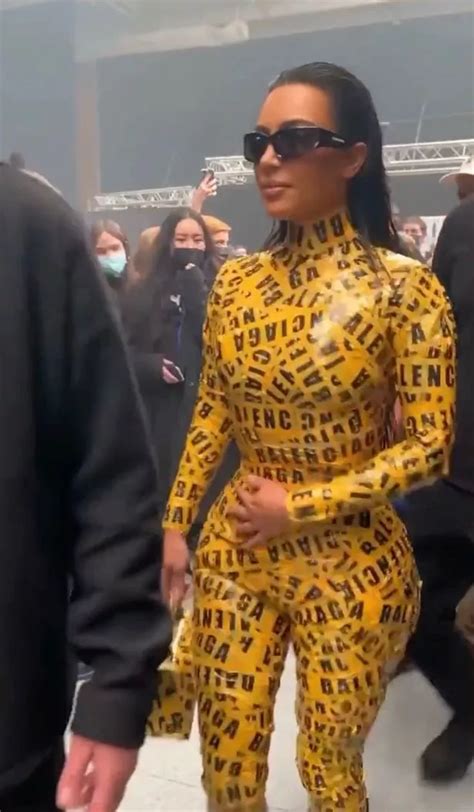 Kim Kardashian Wore Balenciaga S Tape Runway Look At FW Show Vlr Eng Br