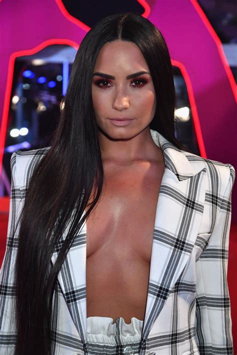 Sexy Demi Lovato Pictures Popsugar Celebrity Uk Photo 24