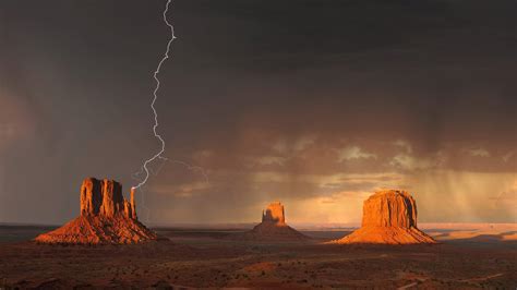 Thunder And Lightning In The Desert Wallpapers And Images Wallpapers