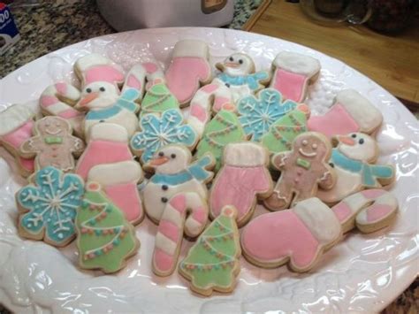 Beautiful cookies without special ingredients, equipment, or this easy cookie icing takes the same basic approach as royal icing. sugar cookie icing recipe that hardens without corn syrup