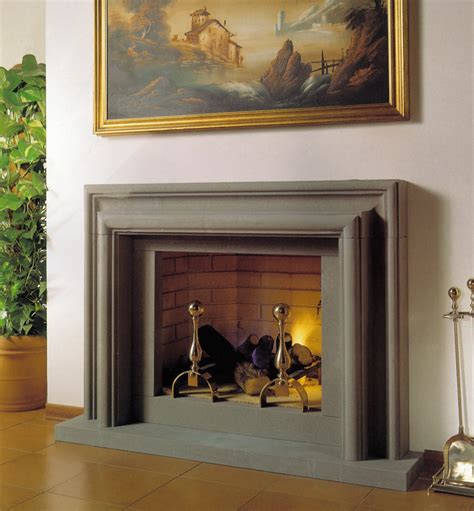 Questa cornice è realizzata in ardesia scura ideale per realizzare un rivestimento elegante e moderno ma allo stesso tempo di semplicissima installazione che vi permetterà di risparmiare notevolmente sull'installazione di un rivestimento tradizionale. Camini e contorni - Vendita camini, termocamini e stufe