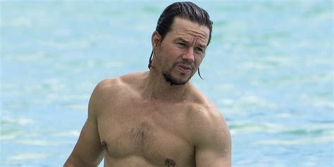 Mark Wahlberg Is Beyond Ripped Going Shirtless On The Beach Bikini Mark Wahlberg Rhea