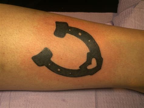 Pin By Kimberly Gray Ohara On My Tattoos Horse Shoe Tattoo Thigh