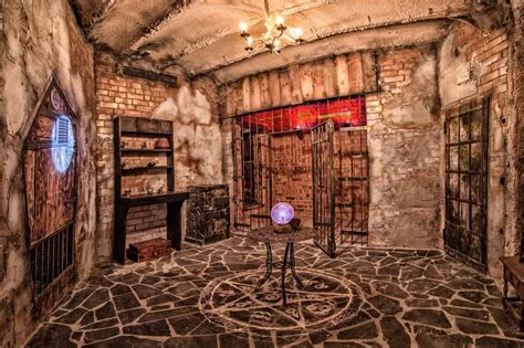 Tips and Tricks to Winning an Escape Room – Mind Bender Escape Rooms