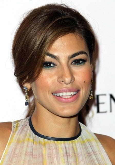 Come See The Cool Thing Eva Mendes Did With Her Eyeliner You Ll Want To Copy It Glamour