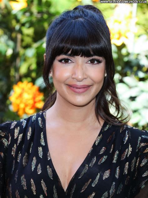 Hannah Simone No Source Celebrity Sexy Babe Beautiful Posing Hot Red