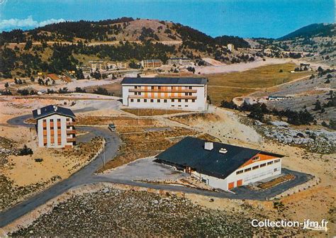 Avant de partir au ski, jetez un dernier coup d'oeil à la webcam de gréolières les neiges. / CPSM FRANCE 06 "Gréolières Les Neiges, le Bar sur Loup ...
