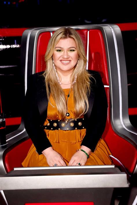 What Kelly Clarkson Wore On The Voice Semi Finals Live Nbc Insider