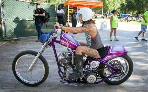 32 Biker Chicks That Make You Want To Ride Wow Gallery Female Motorcycle Riders Bobber Bikes
