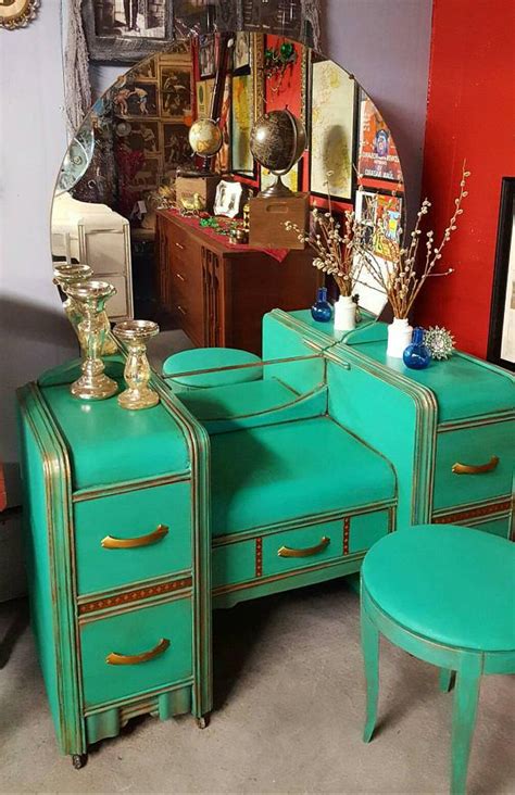 Vintage victorian vanity set gold ormolu filigree matson stylebuilt mirror brush. Vintage Vanity History: How It Became The Modern Makeup Table