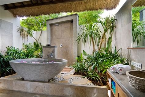 42 Amazing Tropical Bathroom Décor Ideas Digsdigs
