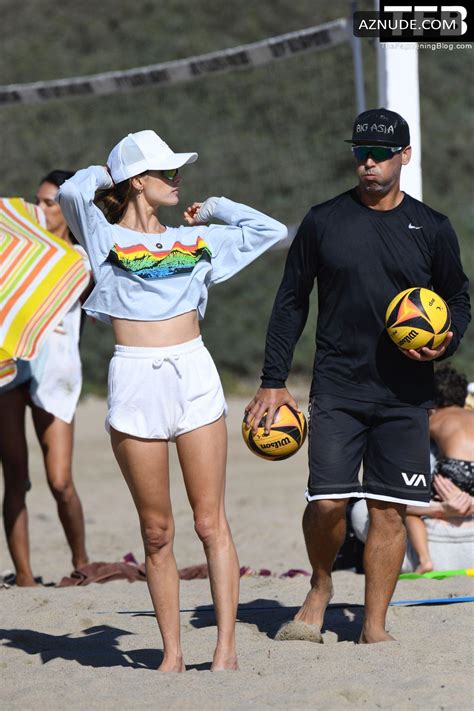 Alessandra Ambrosio Sexy Seen Flaunting Her Hot Figure In Shorts
