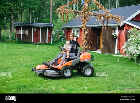 Ride On Lawn Mower Hi Res Stock Photography And Images Alamy