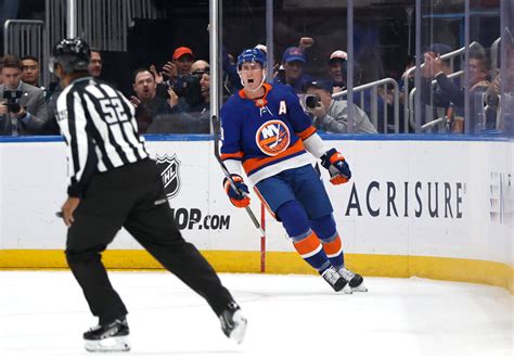 Casey Cizikas Late Goal Lifts Islanders To Season Opening Win Over Sabres AmNewYork