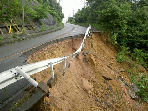 More meanings for 土砂崩れ (doshakuzure). 土砂崩れによる道路欠損 - 写真共有サイト「フォト蔵」