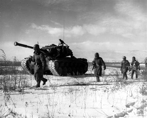 Photo Men Of Us 1st Marine Division With M26 Pershing Tank Near