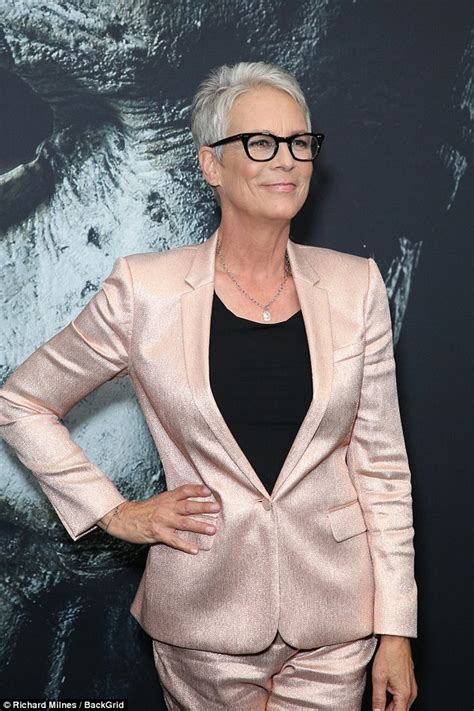 Jamie Lee Curtis 59 Cuts A Chic Figure In A Pink Suit At The