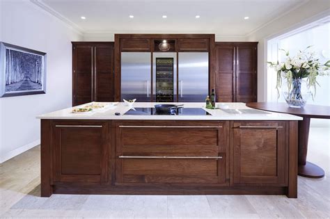 Nowadays, this luxury wood essence is back in the kitchens with contemporary lines … Walnut Kitchen in 2020 | Walnut kitchen cabinets, Dark ...