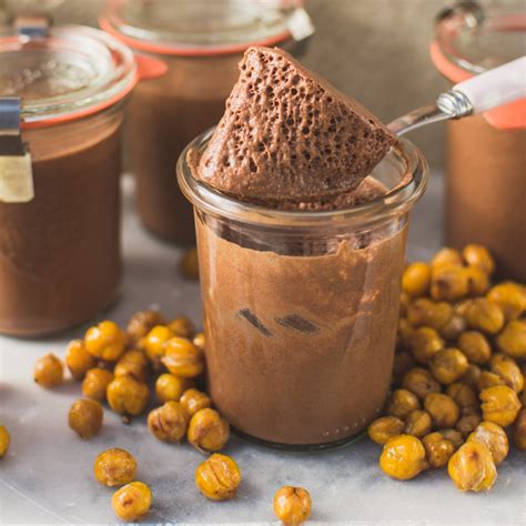 Reviews for photos of vegan chocolate mousse with aquafaba. Mousse de Chocolate Aquafaba