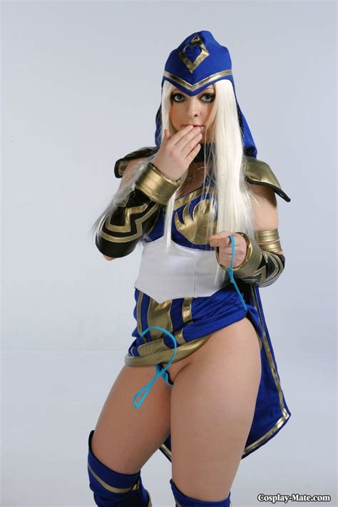 Ashe From League Of Legend By Pgmorin Cosplay Girls Ashe League Of